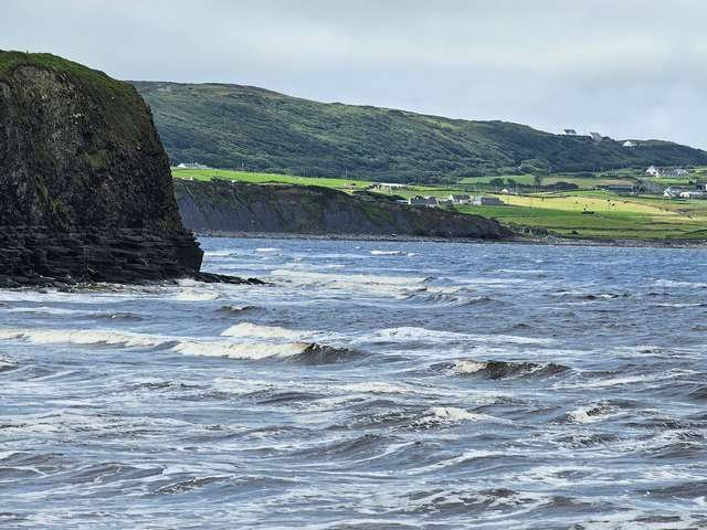 solid swell but a bit messy and the water may not be safe from pollution